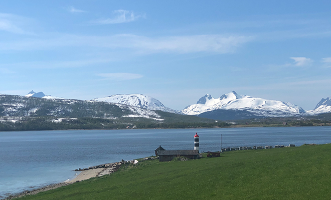Bildet kan inneholde: fjellrike landformer, highland, fjell, fjellkjede, fjord.